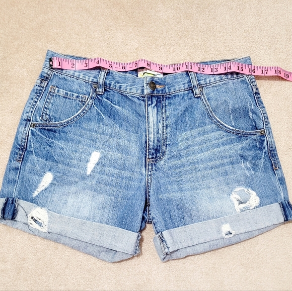Y2K Forever 21 distressed 100% Cotton denim jean shorts size 31 - Picture 3 of 9